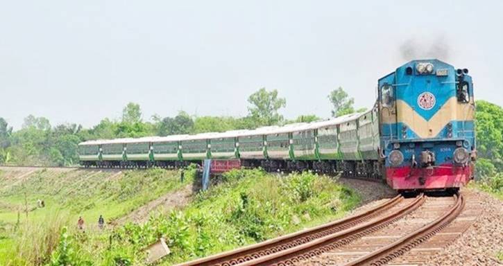 ‘ট্রেন থেকে পড়ে’ চাঁপাইনবাবগঞ্জের এক ধান কাটা শ্রমিকের মৃত্যু