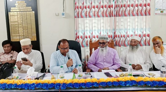 সোনামসজিদ স্থলবন্দরে ট্রাকে চাঁদাবাজির বিরুদ্ধে যৌথ প্রতিবাদ সভা